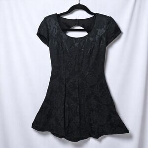 Vintage Steppin Out Fit & Flare Dress Woman 3 Paisley Print Short Sleeve Black